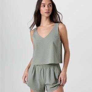 Vuori Villa Textured Crop Tank in Thistle size S